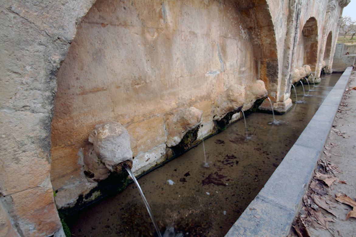 Fuente de los 12 caños de Estadilla - Turismo Somontano