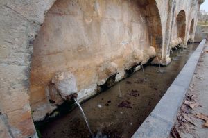 Fuente de los 12 caños de Estadilla