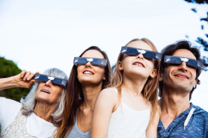 Sicherheitshinweise für die Beobachtung einer Sonnenfinsternis