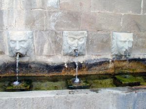 Fuente pública. Abiego 